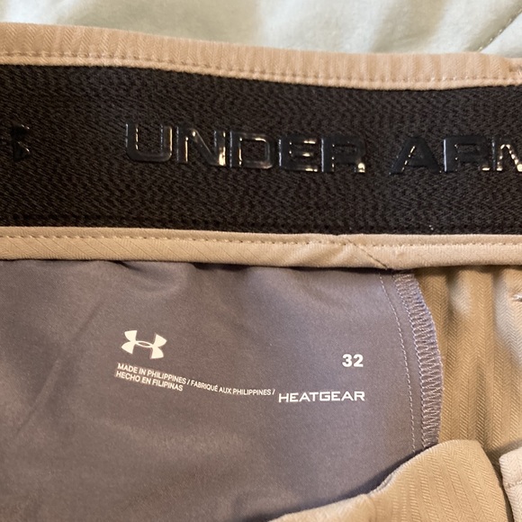 Under armour beige shorts - Picture 3 of 4